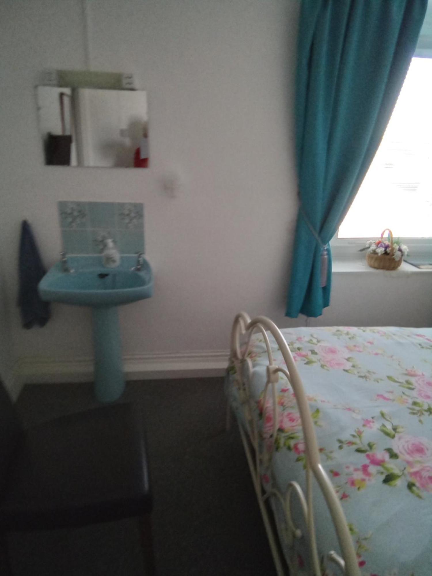 Applebys Guest House Holyhead Szoba fotó