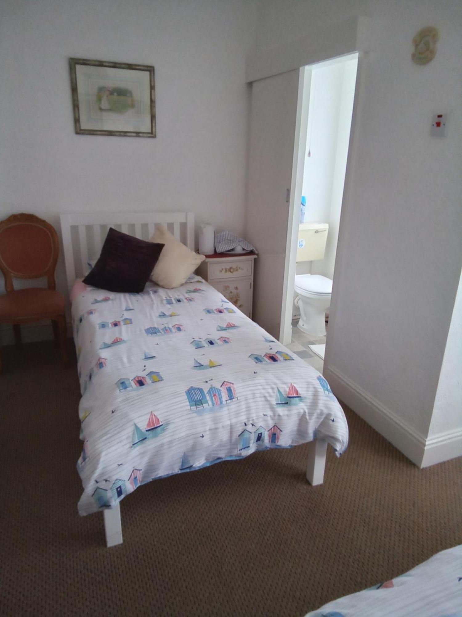 Applebys Guest House Holyhead Szoba fotó